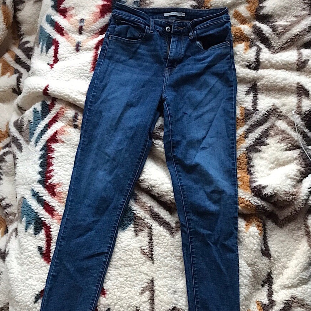 Levis size 28 blue jean style 721